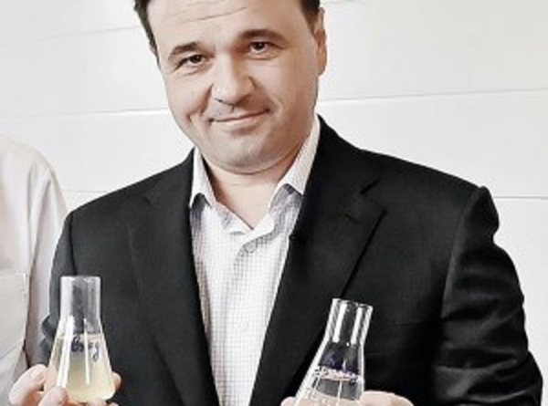 «Скромный миллиардер, нелюбящий публичности»