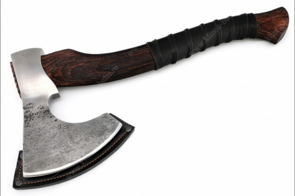 Тревожный инцидент на детской площадке: Мужчина с топором угрожал детям в Балашихе