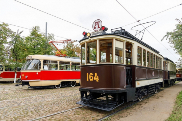 Парад трамваев в Москве: праздник показухи на фоне транспортных проблем