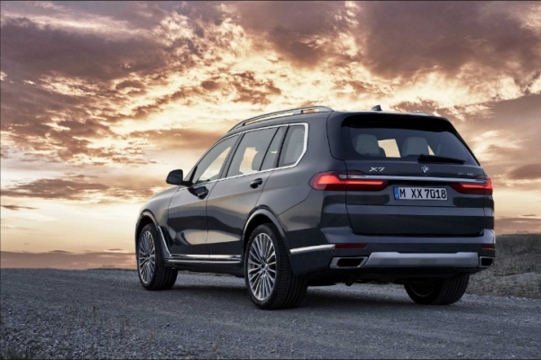 BMW X7 в России: рекорд продаж или признак проблем?