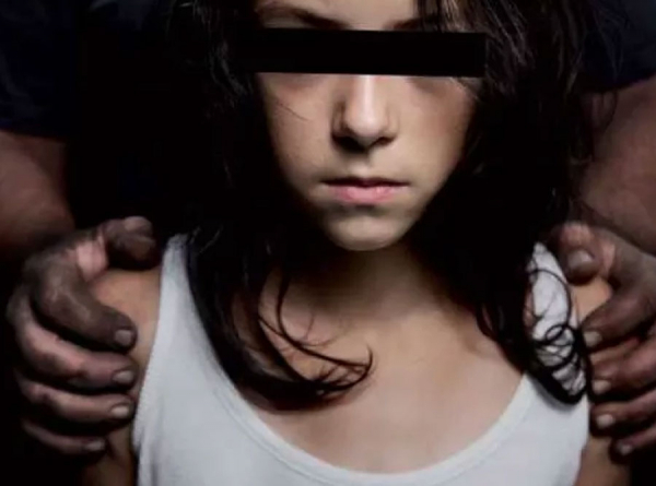 Когда педофилы на свободе: Зита Бесаева, партия «Ныхас», прокурор Григорий Собаев и судья Алан Кибилов подставили родителей