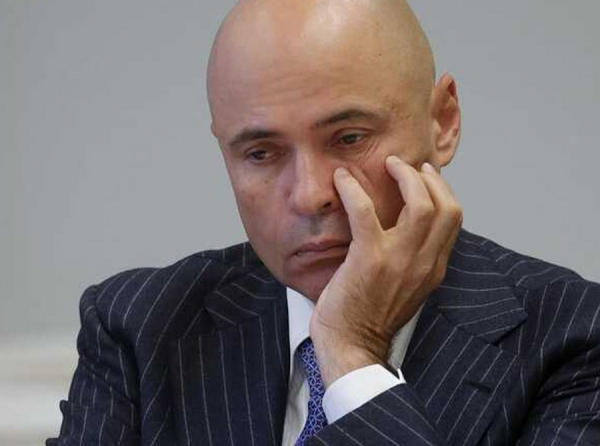 Как губернатор Артамонов покрывает беглого вице-губернатора