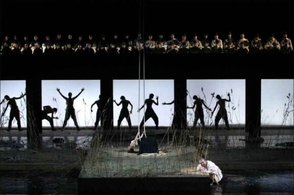 Перформанс &quot;Я - не все!&quot;: Игра с общественными стандартами, но без глубокого смысла