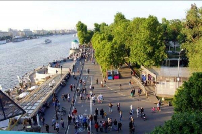 Зимняя "сказка" или очередной маркетинговый проект? Каток в Парке Горького вызывает вопросы