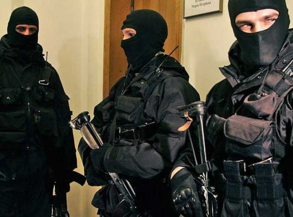 Илья Ханюков: образцовый ОБЭПовец Лангепаса, который держит город в страхе