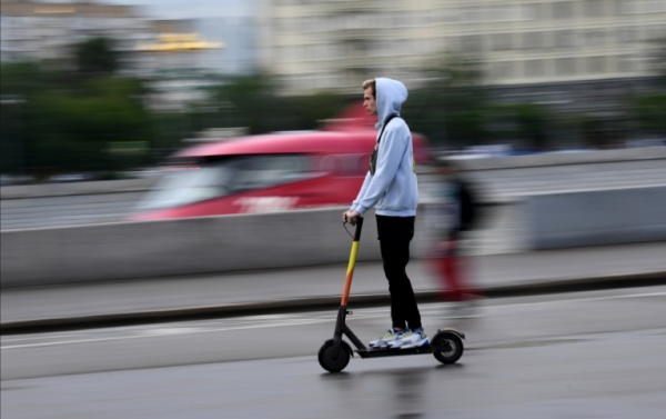 Самокаты в Москве: почему реформы не спасут ситуацию и к чему ведёт гонка за контролем