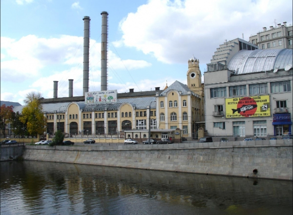 Памятник мигрантам на Болотной набережной: шаг к многонациональности или к утрате культурной идентичности России?