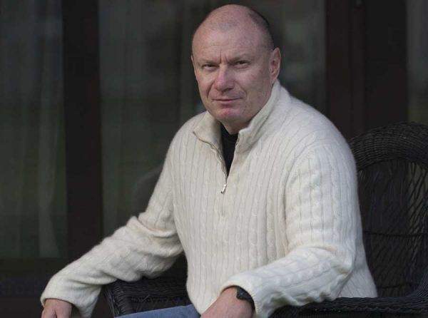 Т-Банк Потанина влип в вонючий «Турист»: Сергей Новиков сбросил гнилую гостиницу с тараканами за 3 млрд