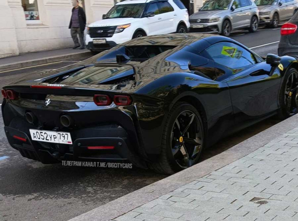 Ferrari SF90 из хрущёвки: как АО «Вектор» Елкина при убытках и «прописке» в коммуналке обзавёлось суперкаром за 100 миллионов